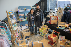 Pareja yumbelina fabrica muebles infantiles que son la envidia del retail